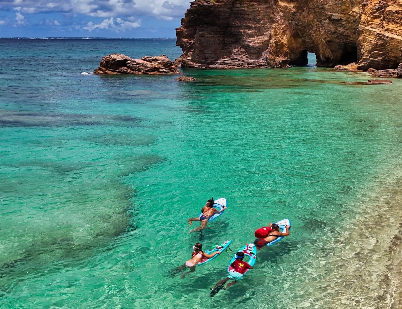 Group sea board tour near stunning coastal cliffs