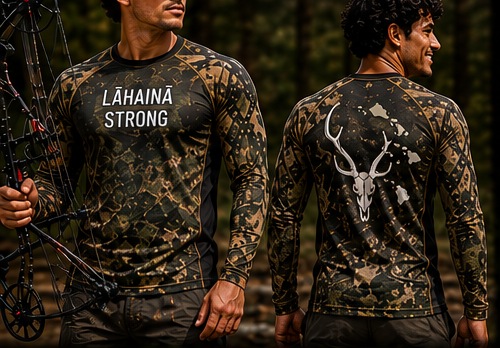 Two hunters wearing the Maui Axis Deer camo rashguard, front and back print